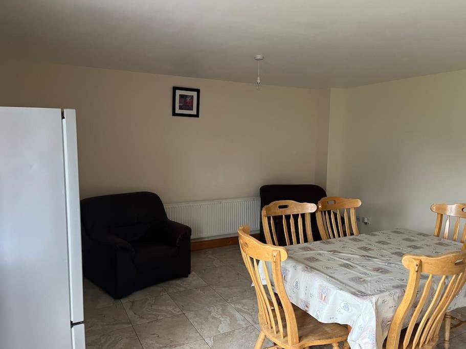 Villa Modern 4 Bed House In Town à Tubbercurry Extérieur photo